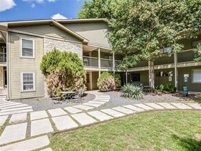 Building Photo - 2303 East Side Dr