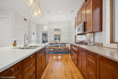Foto del edificio - 1065 N Marshfield Ave