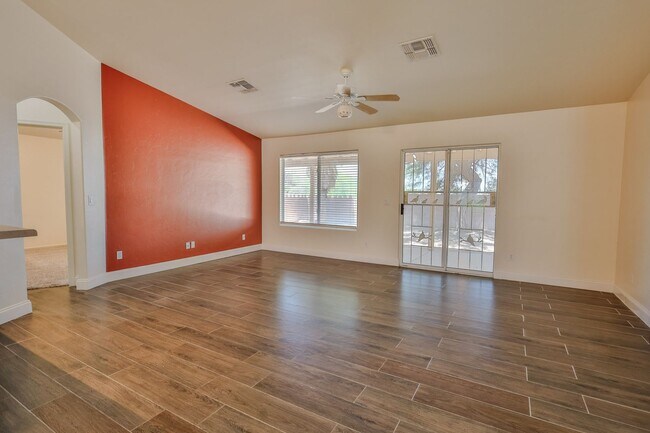 Foto del edificio - 3 Bedroom, 2 Bathroom