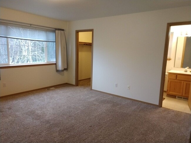 Building Photo - 18822 Iris Ct