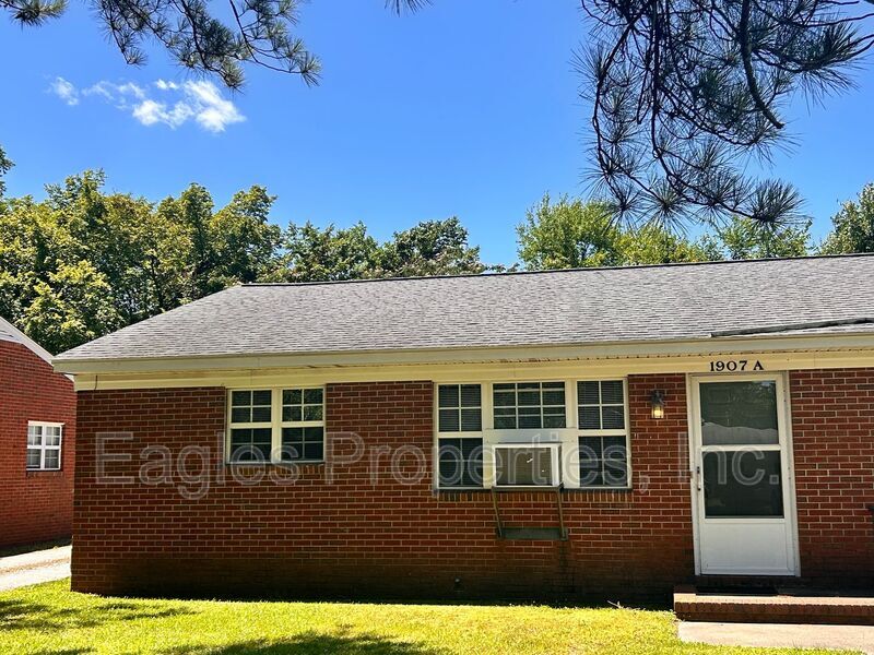 Foto principal - 1907 N John Ct