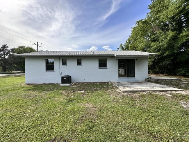Building Photo - 3 bedroom in Keystone Heights FL 32656