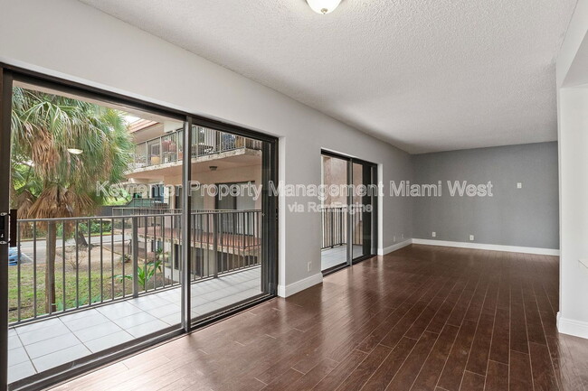 Building Photo - 4705 SW 62nd Ave