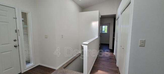 Foto del edificio - 6910-6936 N Old Fort Dr