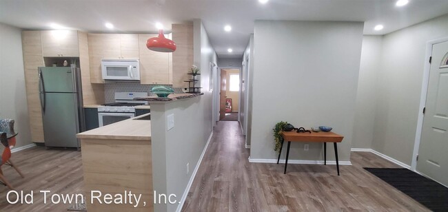 Building Photo - 3 br, 1 bath House - 240 Brookside