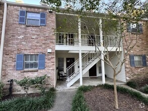 Building Photo - 13004 Trail Hollow Dr
