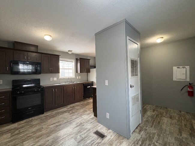 Foto del edificio - 140 Humphrey Dr