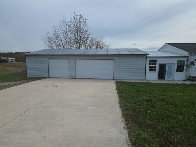 Foto del edificio - 124 Lake Ln