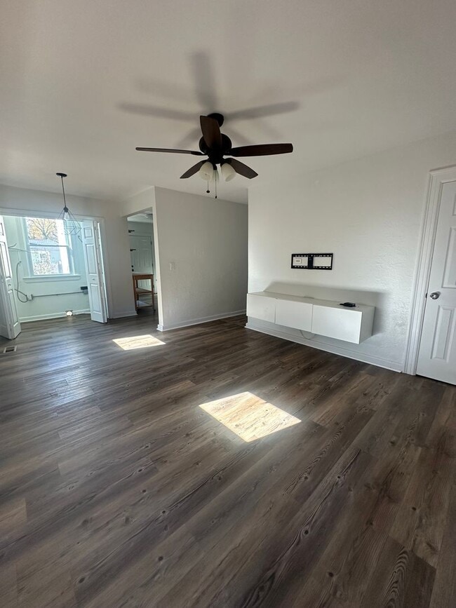 Building Photo - Impeccably Updated 3 BR / 2 BA Ranch