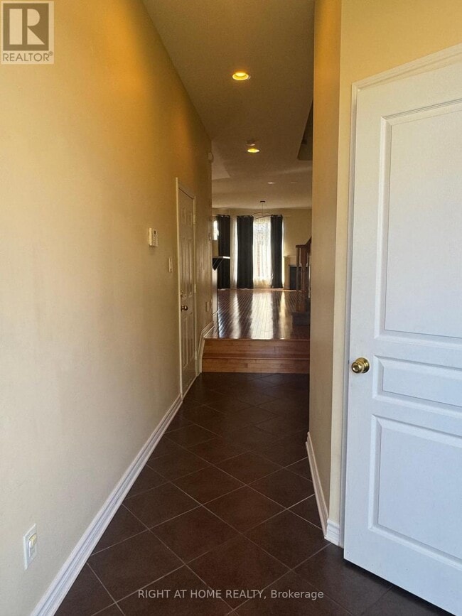 Building Photo - 253 Waymark Crescent