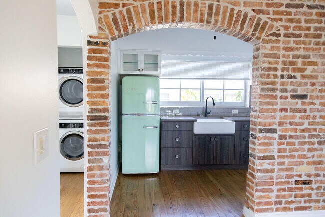 Foto del edificio - 210 S Ocean Breeze