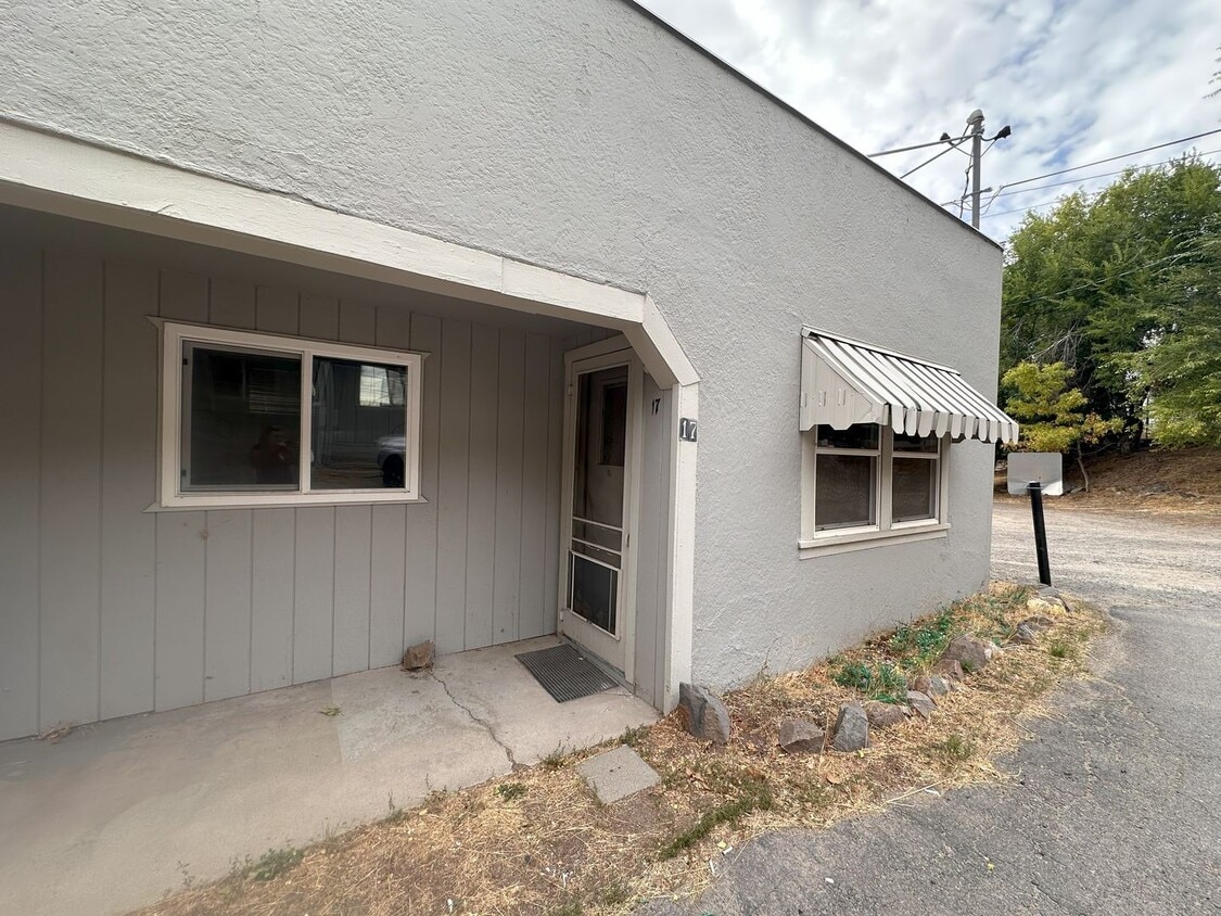 Primary Photo - 1 Bedroom, 1 Bathroom Apartment