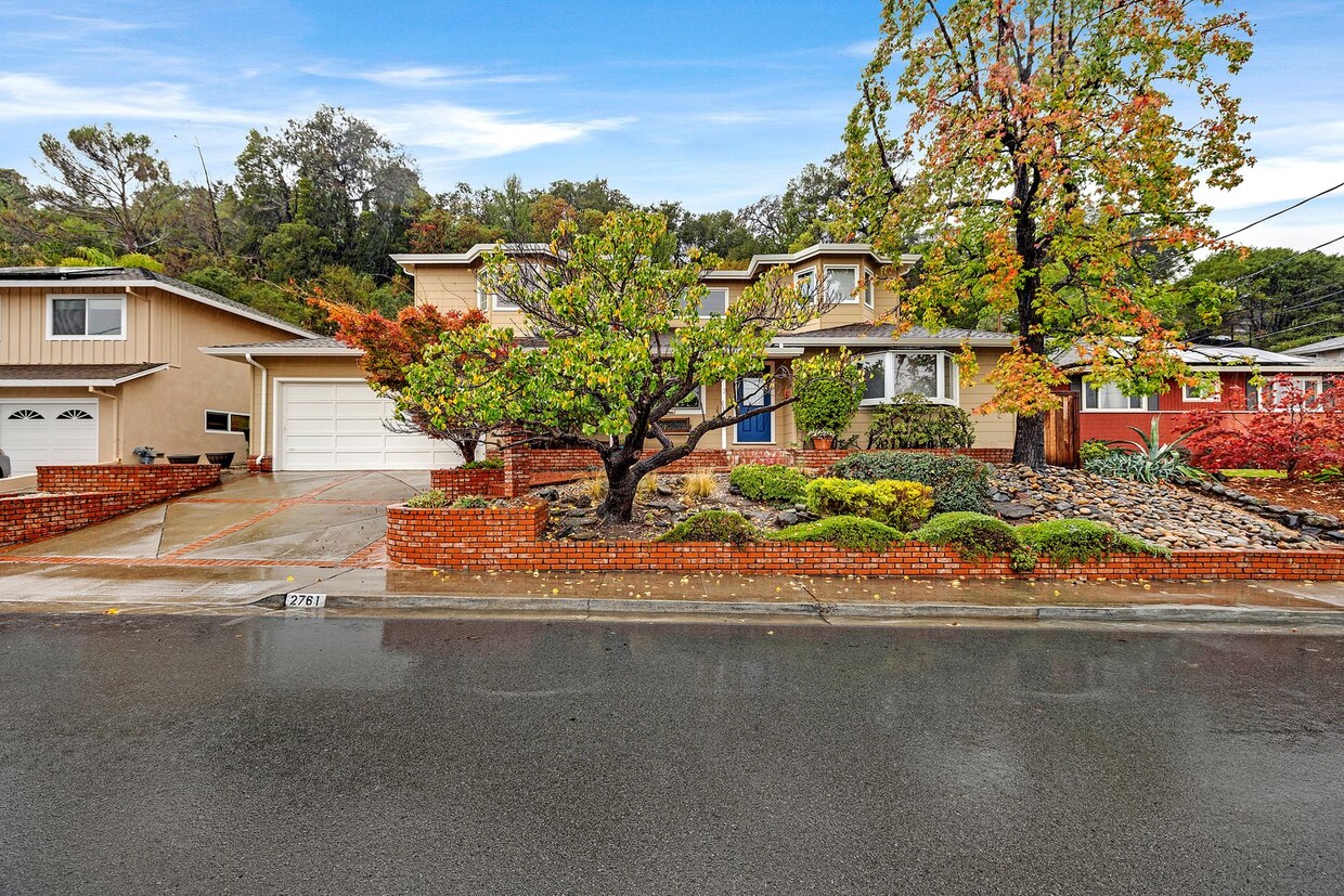 Primary Photo - Stunning San Carlos 5 bedroom 4 bathroom H...