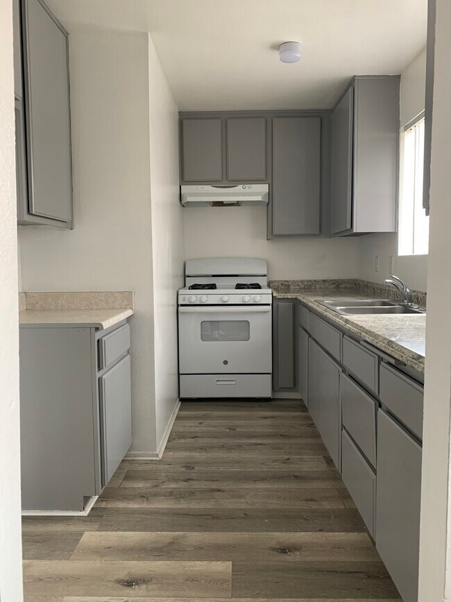 Kitchen - 17032 S New Hampshire Ave