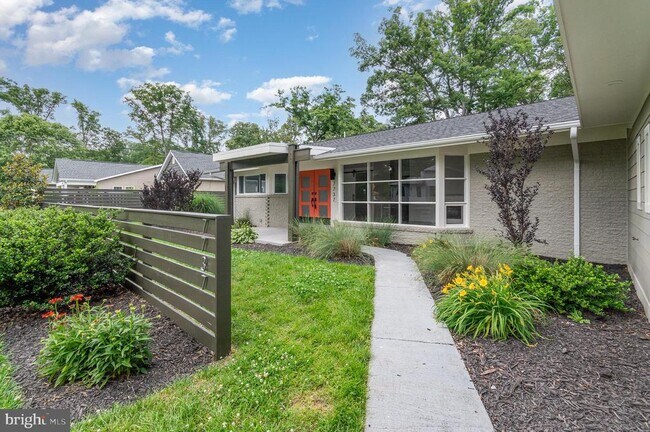 Building Photo - 7737 Schelhorn Rd