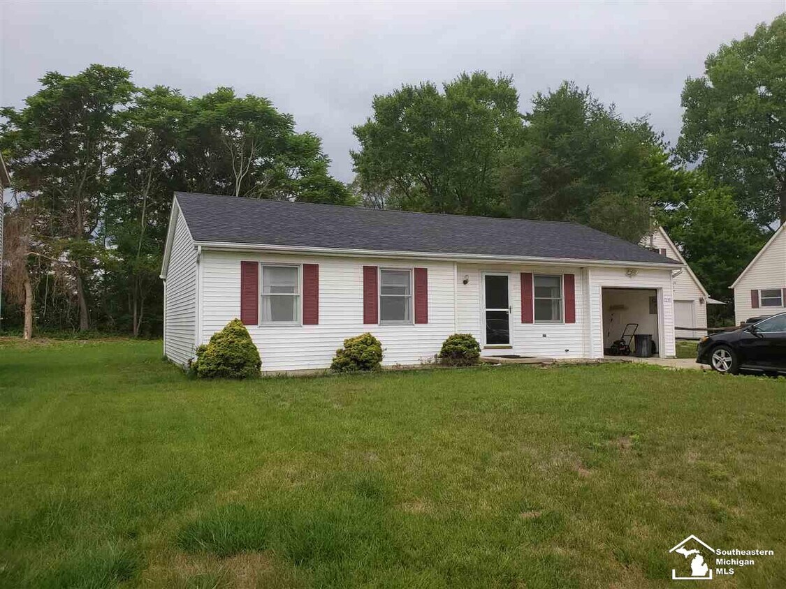 Primary Photo - 7235 Douglas Rd