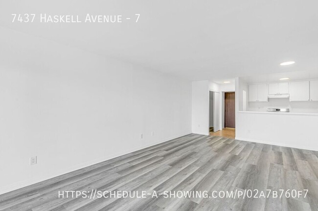 Foto del edificio - 7437 Haskell Ave
