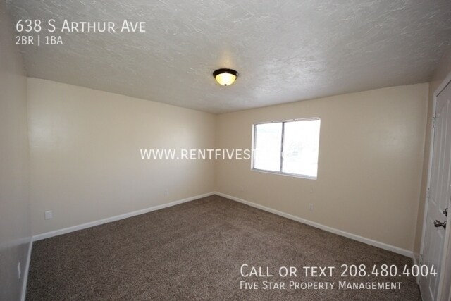Building Photo - Two-Bedroom Home Available! This 2 Bedroom...