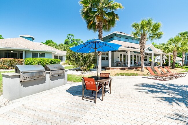 Cabana-Beach-Gainesville-Off-Campus-Apartments-Near-University-of-Florida-Grilling-Stations - Cabana Beach Gainesville