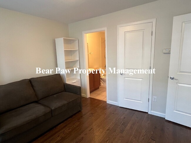 Building Photo - Beautiful Townhome in Belmar!!