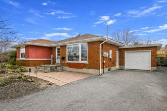 Building Photo - 16 Ridgeview Ave