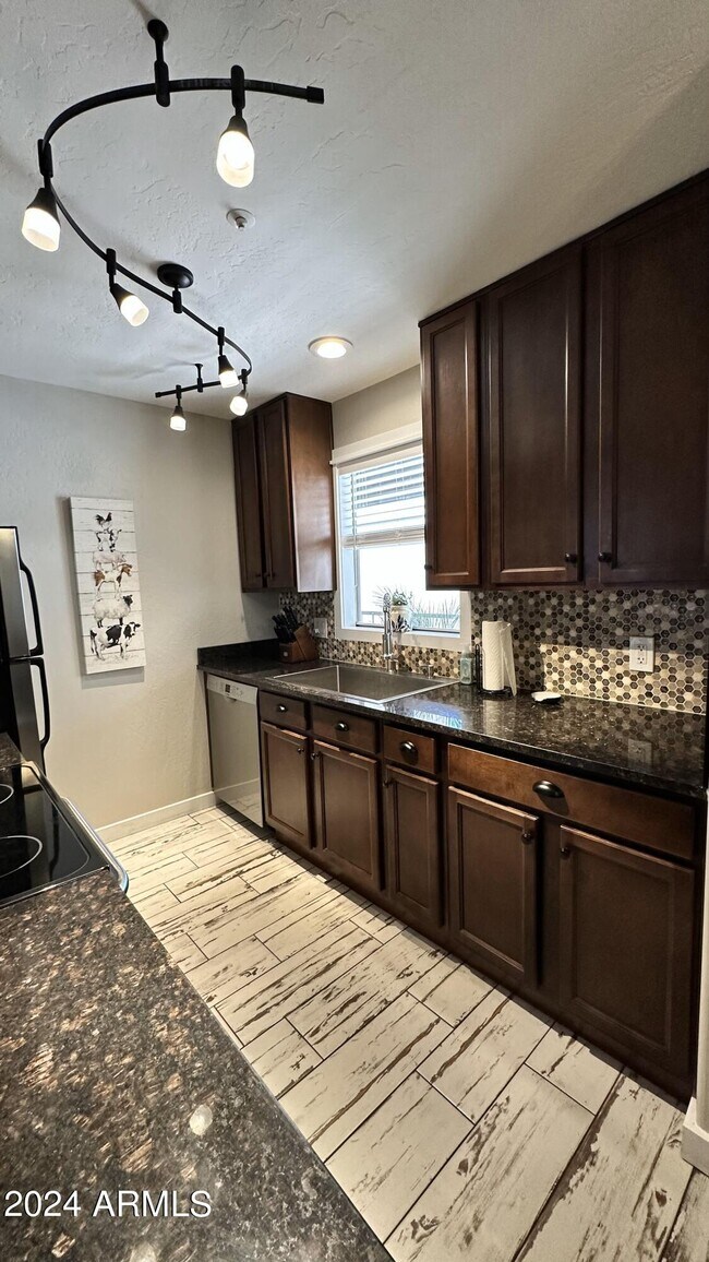 Foto del edificio - 14145 N 92nd St