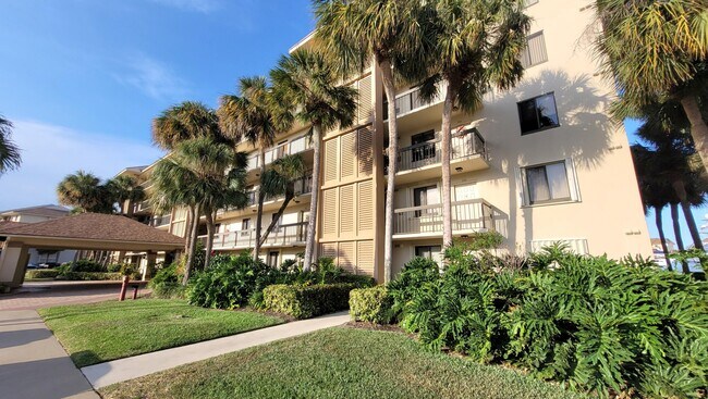 Building Photo - 2401 Marina Isle Way