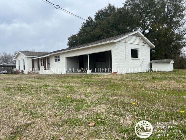Building Photo - Spacious 2-Bedroom Country Home with Expan...