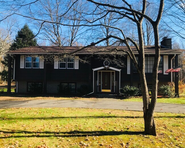 Foto del edificio - 669 Still Hill Rd