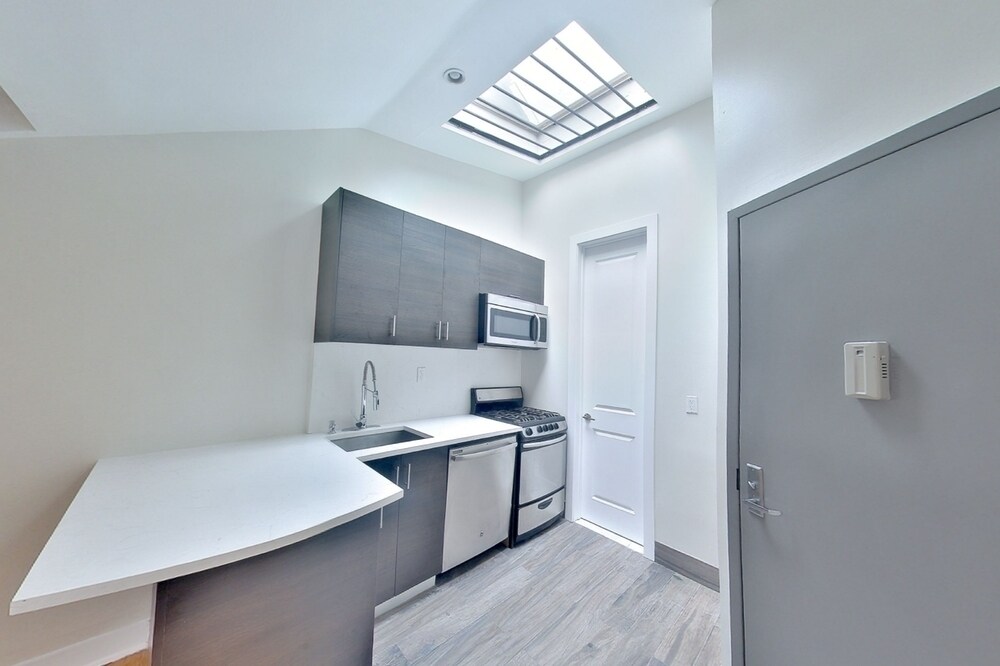 Foto principal - 410 W 22nd St