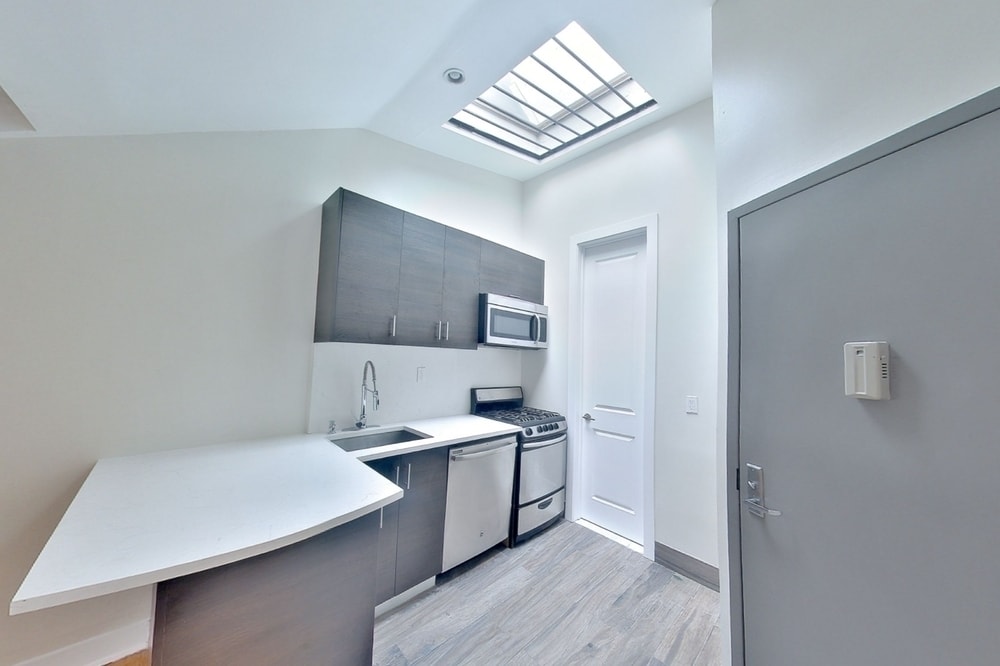 Primary Photo - 410 W 22nd St