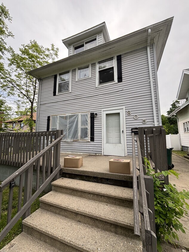 Foto principal - 805 Riverview Ave