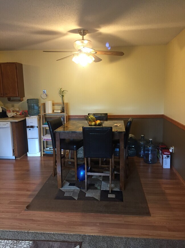 Dining rood. - 4116 Austin Street Northeast