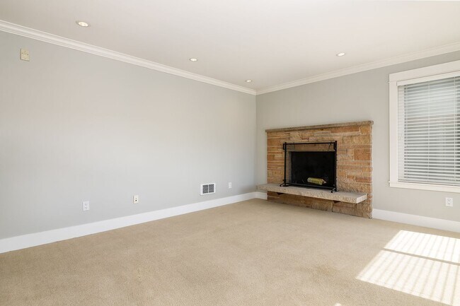 Foto del edificio - Condo Quality 1BR + Den in Ballard- Corner...