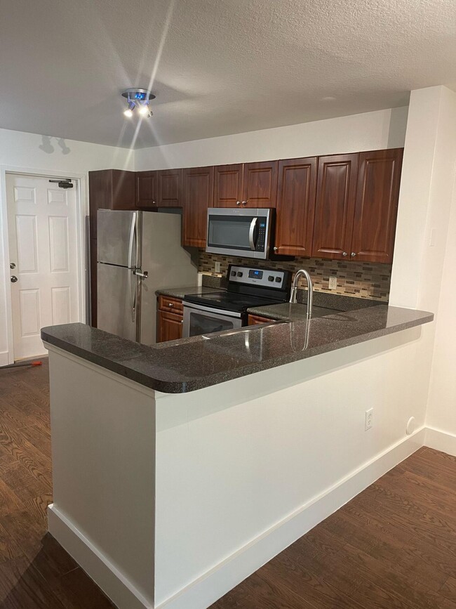 Building Photo - 4189 Crystal Lake Dr