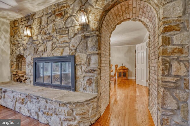 Building Photo - 1307 Hollins Ln