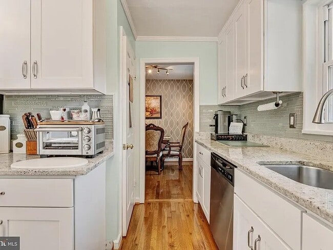 Building Photo - 6409 The Parkway