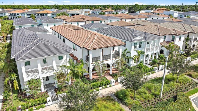 Foto del edificio - 13128 Alton Rd