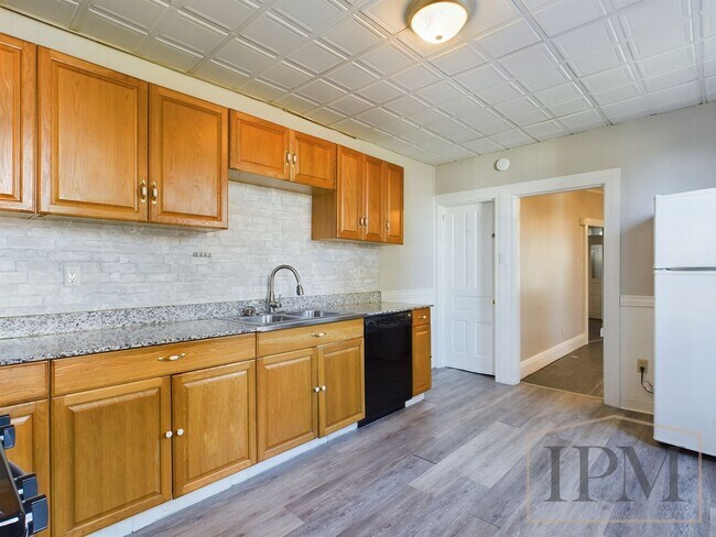 Foto del edificio - Available Now Spacious 5 Bedroom Home Loca...