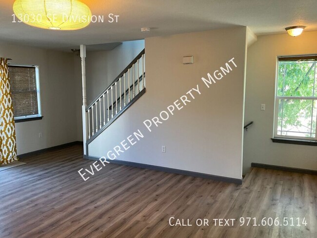 Building Photo - Breathtaking Portland Townhome $2,395 | Be...