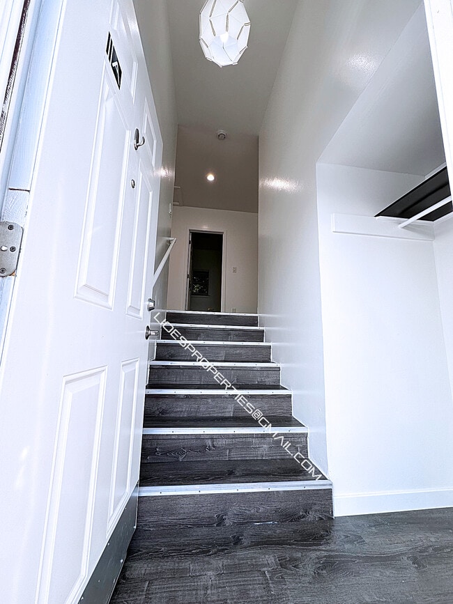Main Entrance with small mud room - 2417 14th Ave S