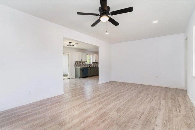 Building Photo - 13906 Janwood Ln
