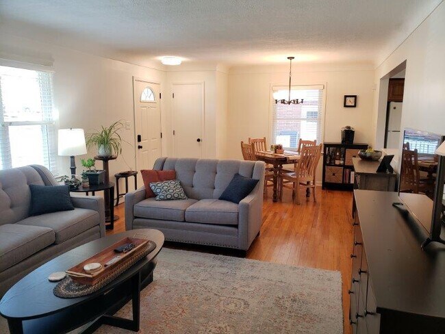 Foto del edificio - 7410 Beechwood Dr