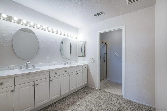 Foto del edificio - 1089 Ridge Heights Dr