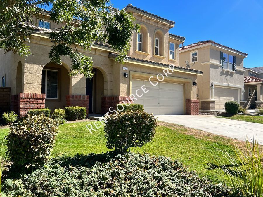 Primary Photo - 4 Bedroom / 2.5 Bathroom House for Rent in...