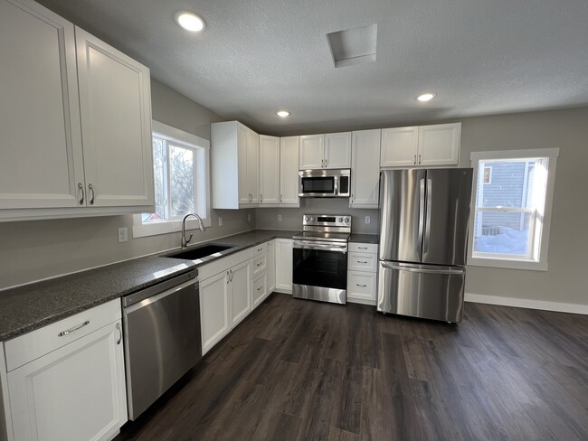 Kitchen - 427 E Oak St