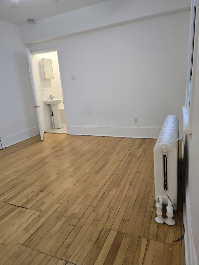 Building Photo - 362 Friel St