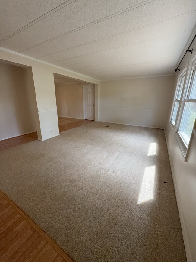 Foto del edificio - 2030 Catherine Lake Rd