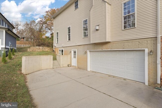 Foto del edificio - 2659 Military Rd