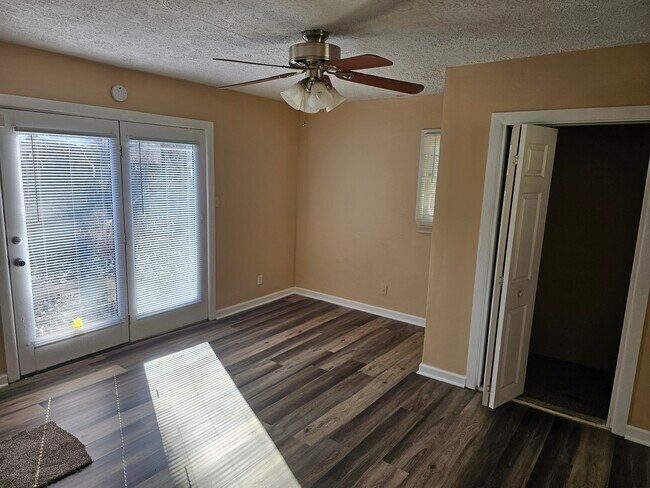 Building Photo - 3448 N Hawthorne Ln